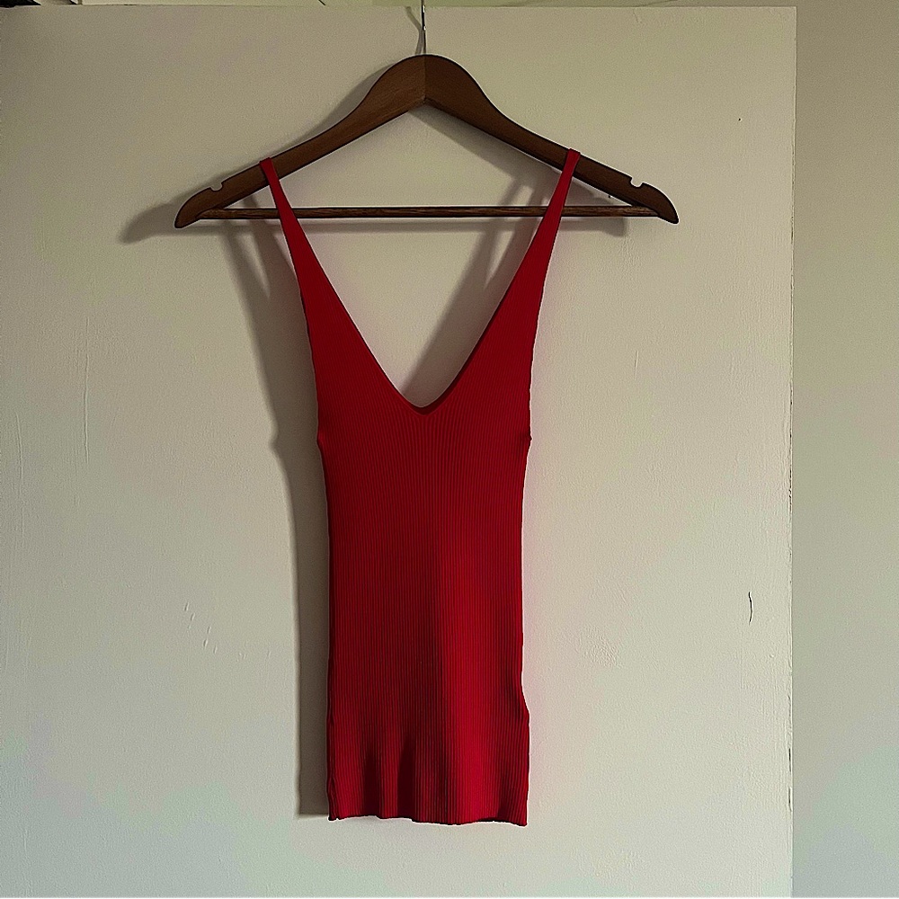 Ribbed sleeveless red stretchy tank top